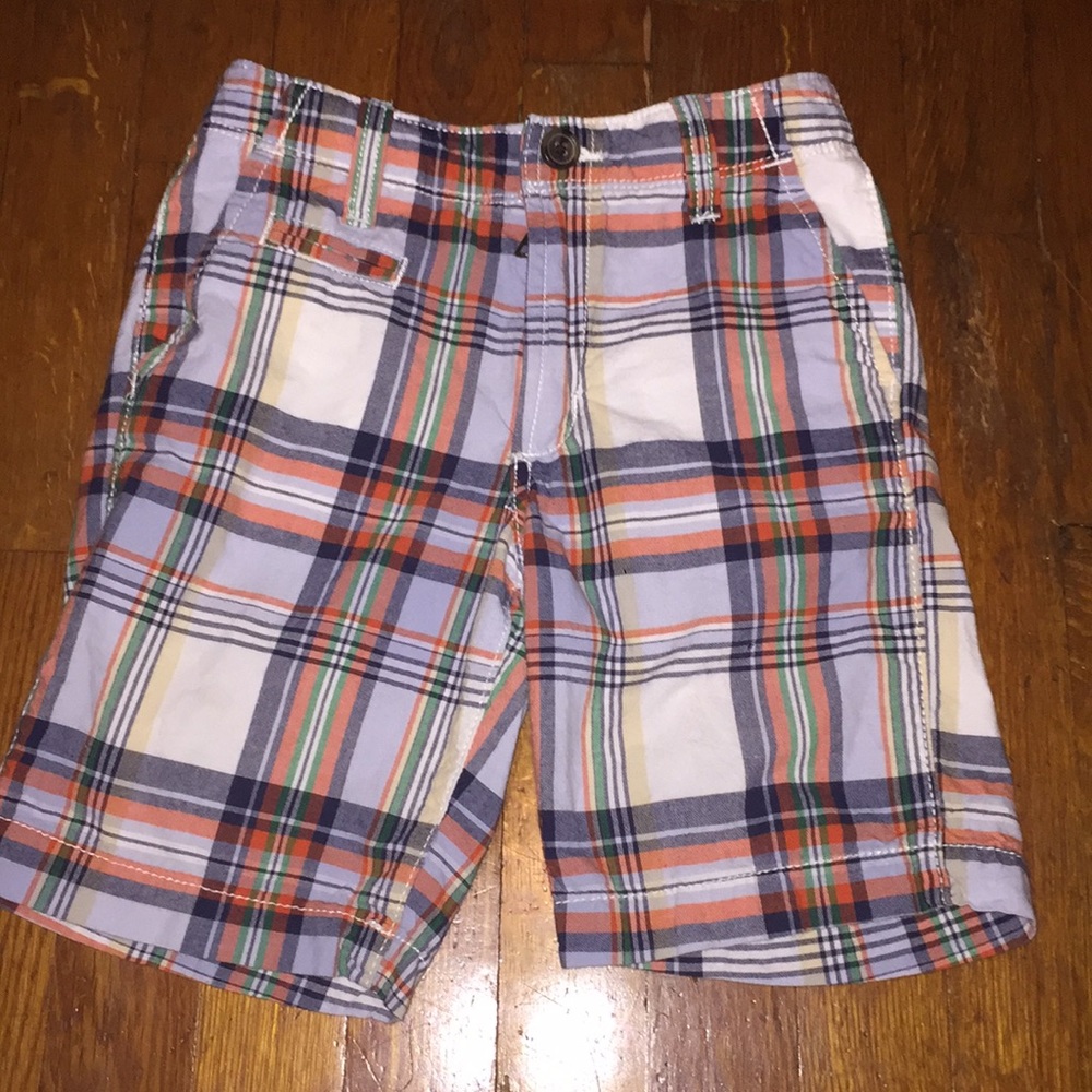 Like new condition kids gap plaid shorts